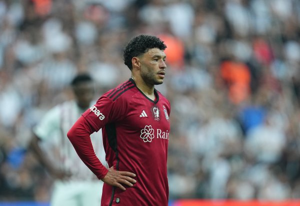 盈珑操盘 镜报: 贝西克塔斯正在与张伯伦商谈解约, 他可能回英格兰踢球